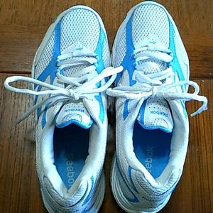 Reebok womens tennis shoes -- like new